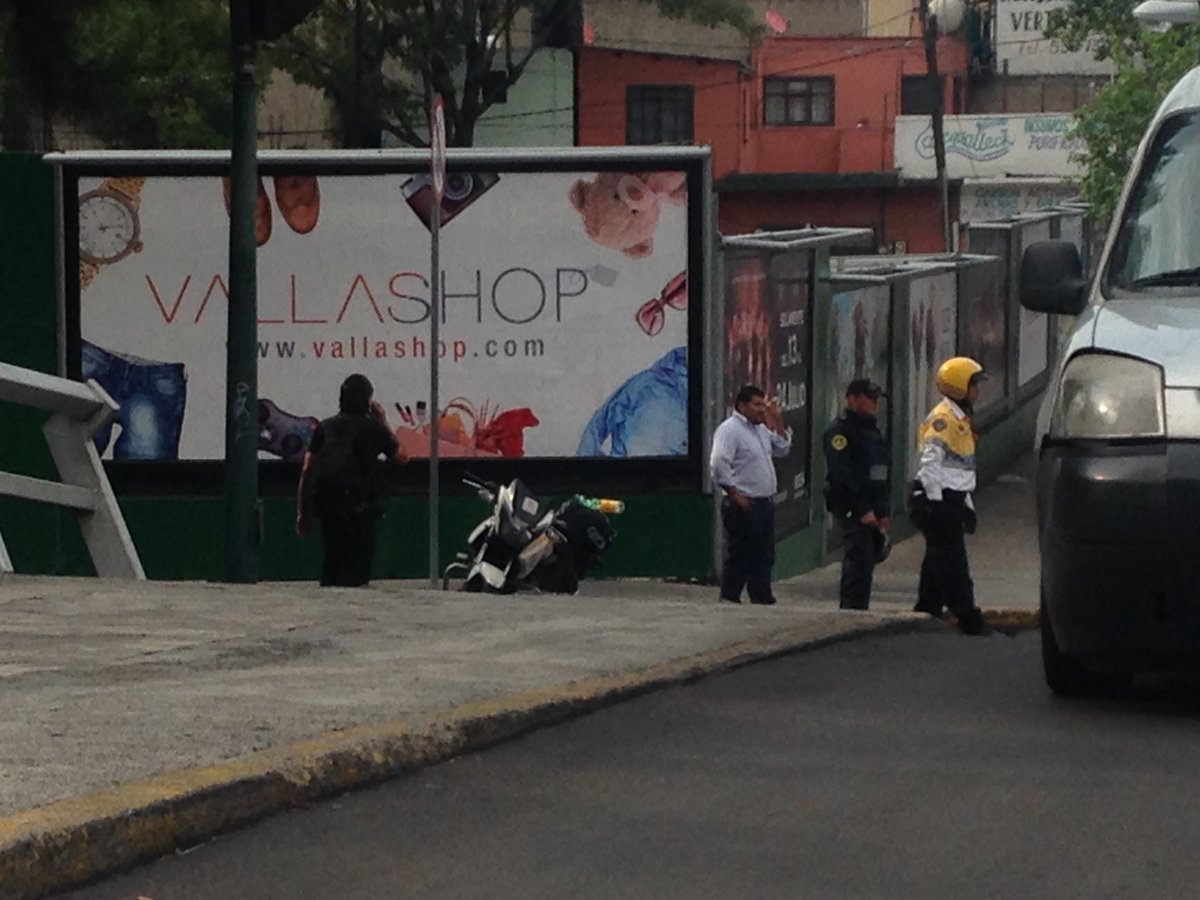 rosasaed's tweet photo. @lopezdoriga   Cierran el viaducto! Caos. Y más contaminación https://t.co/90rwPYXhca
