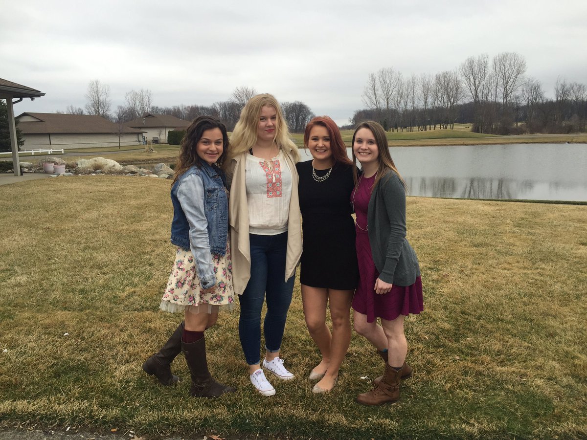 Billy_014's tweet image. happy national bff day! love all of y'all 💟