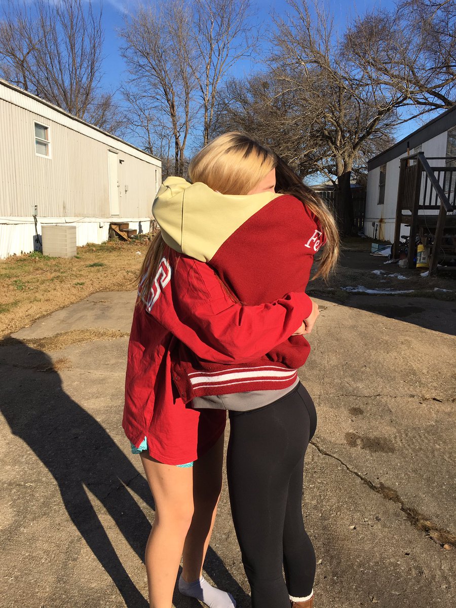 Billy_014's tweet image. happy national bff day! love all of y'all 💟