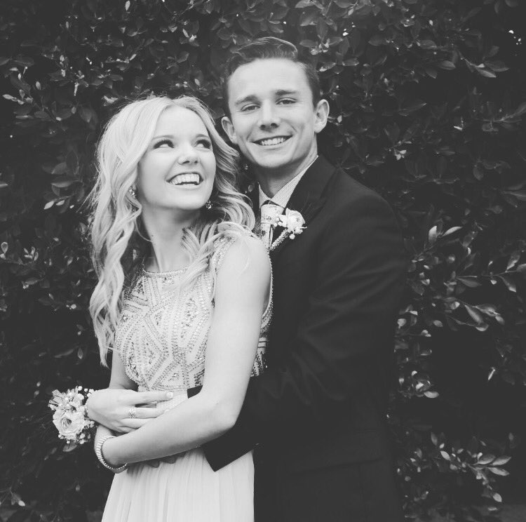 whitneyjeannnnn's tweet photo. #blessed #nationalBFFday https://t.co/xqJzqpaTyL