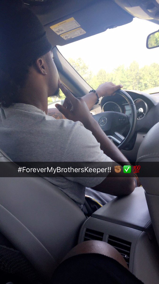92Honcho's tweet photo. More like blood brothers💉                      #NationalBestFriendsDay 😈✊🏾💯       #LongLiveMyBrother 👼🏽💙@cblacks500 https://t.co/70sOSNZ7bX