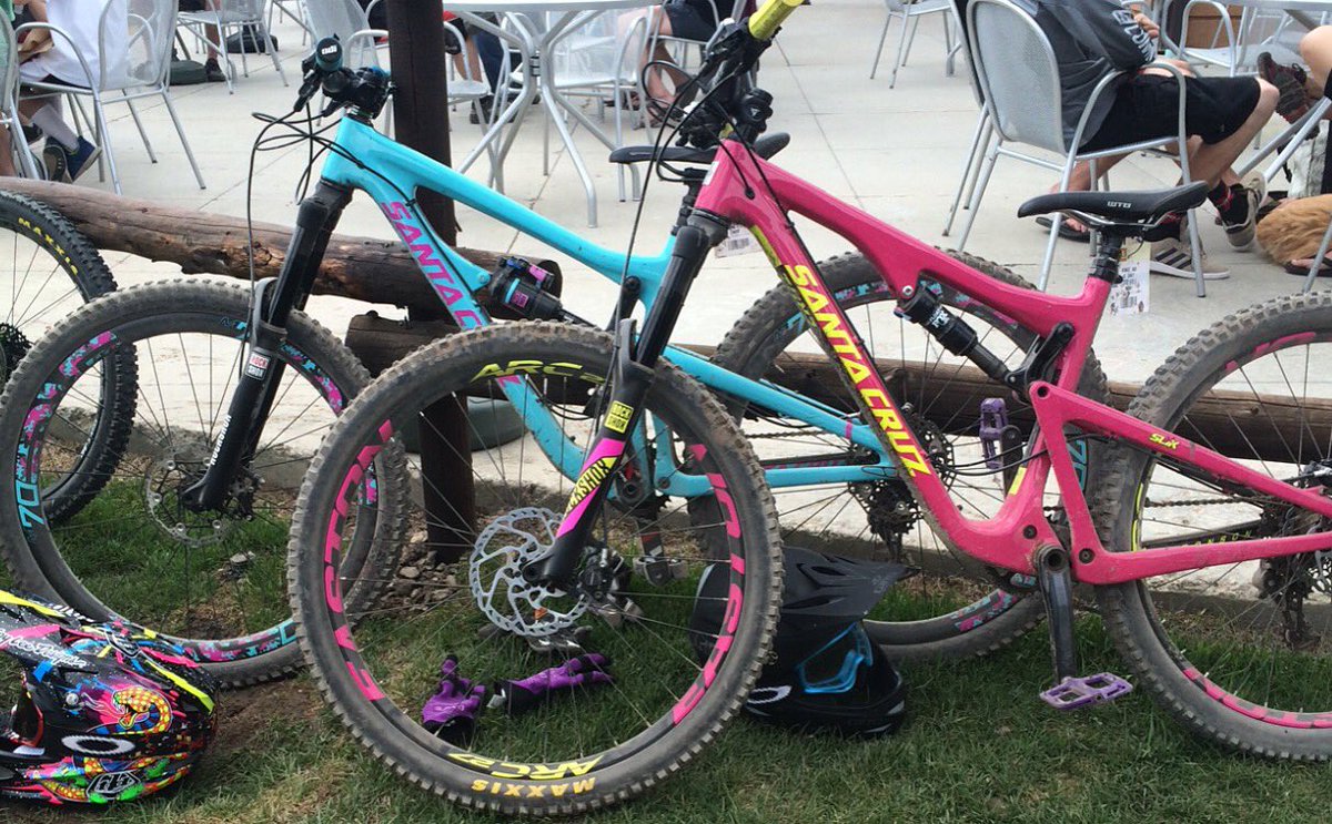 mtbasfuck's tweet photo. Sweet ride at @GranbyRanch this Sunday with the @santacruzbikes nomad and the Bronson #enduro #mountainbikerasfuck https://t.co/1suraYvn0G