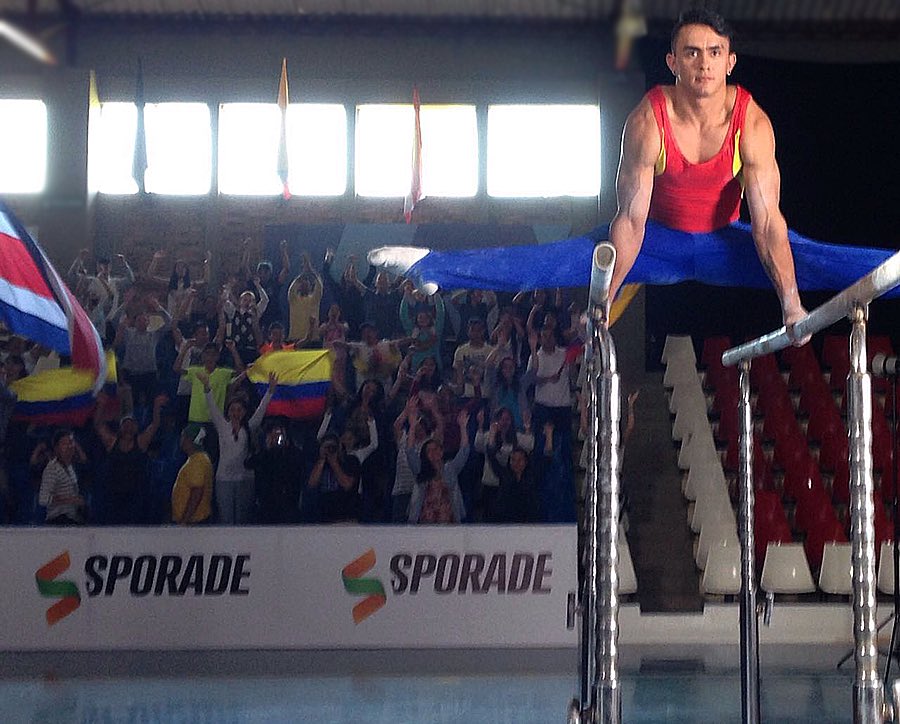 JossimarCalvo's tweet photo. Día y noche me esfuerzo al máximo para darle alegrías a todo un país. #MiMejorMedallaEsSerColombiano #Sporade 💪🇨🇴 https://t.co/btIoVsoCVg