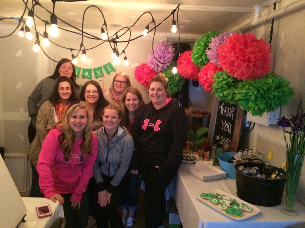 @JaneD_TD <a href="/nancymacphee_td/">Nancy MacPhee</a> Getting ready to paint our pictures #TDemployeeappreciation