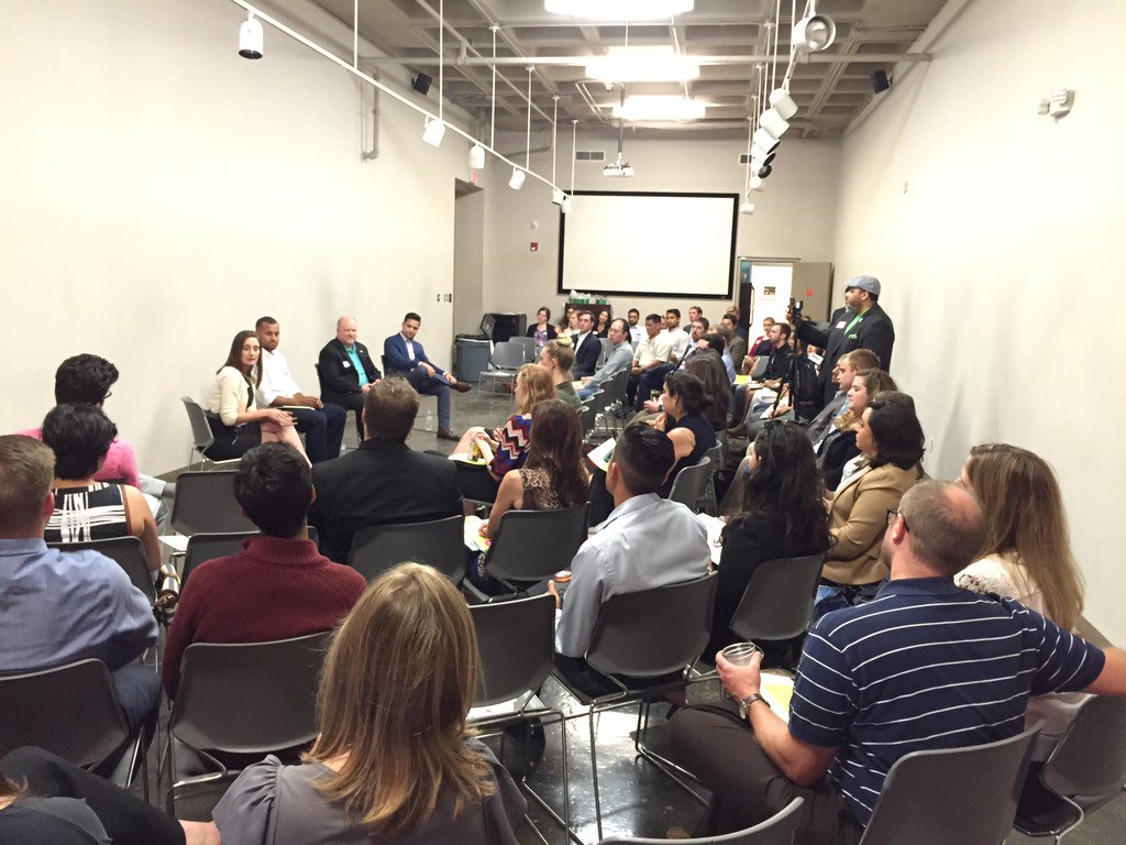 thepaddlesa's tweet photo. @Stayinthe_LOOP hosting their 1st Open House @swschool #engageleadtransform https://t.co/ktPunzkehI