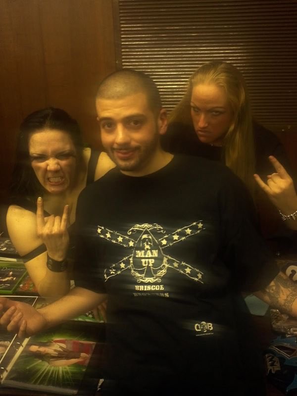 IndyThreads's tweet photo. #BFF = Going to #wrestlingshows together 25 years and counting. #NationalBestFriendsDay #NXTTakeOverTheEnd #NXT #aaw https://t.co/UFrBzZDJrS