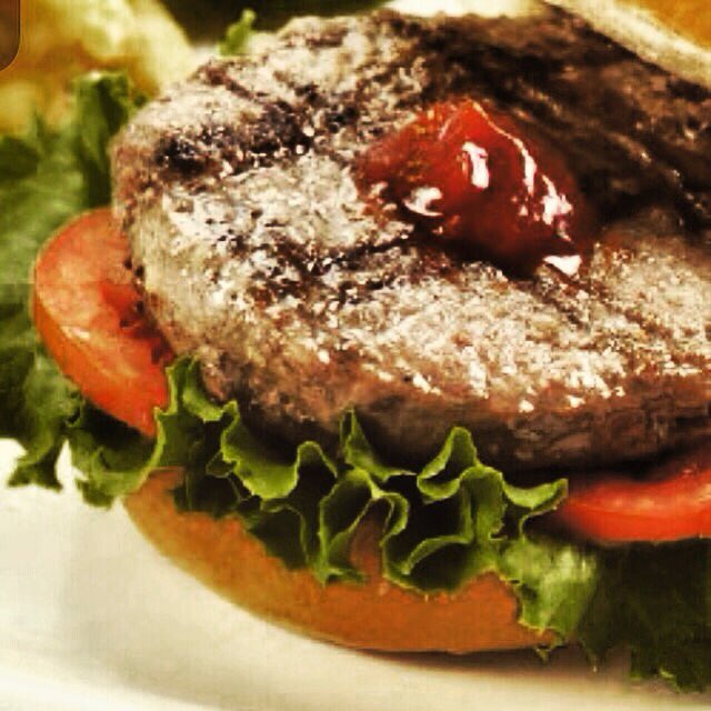 La excelente promocion pensando en tí y con el mismo sabor !!! Hamburguesa Clasica !!! 2500bs. Maracaibo.