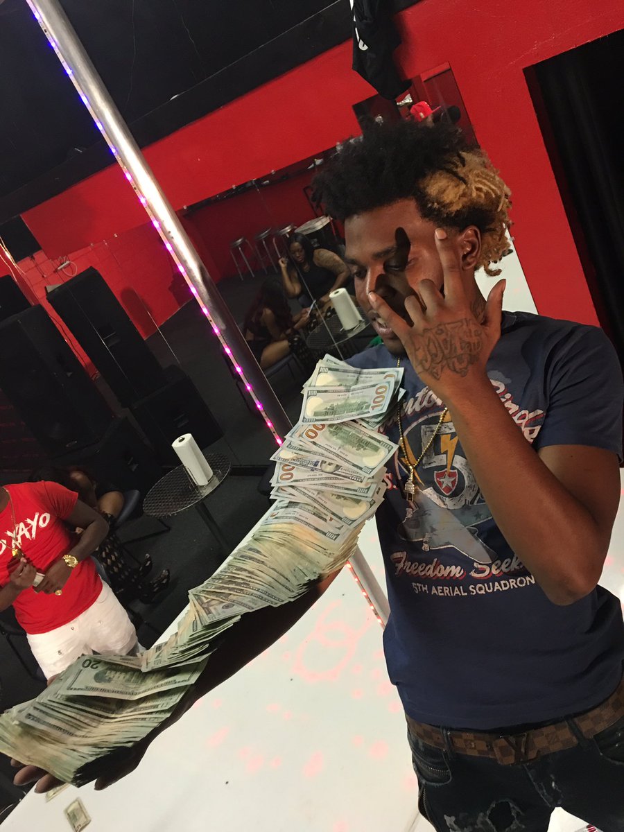 HoodFameGoYayo's tweet photo. #NoMoFreeYayoitCost https://t.co/ltSVKJkBzJ
