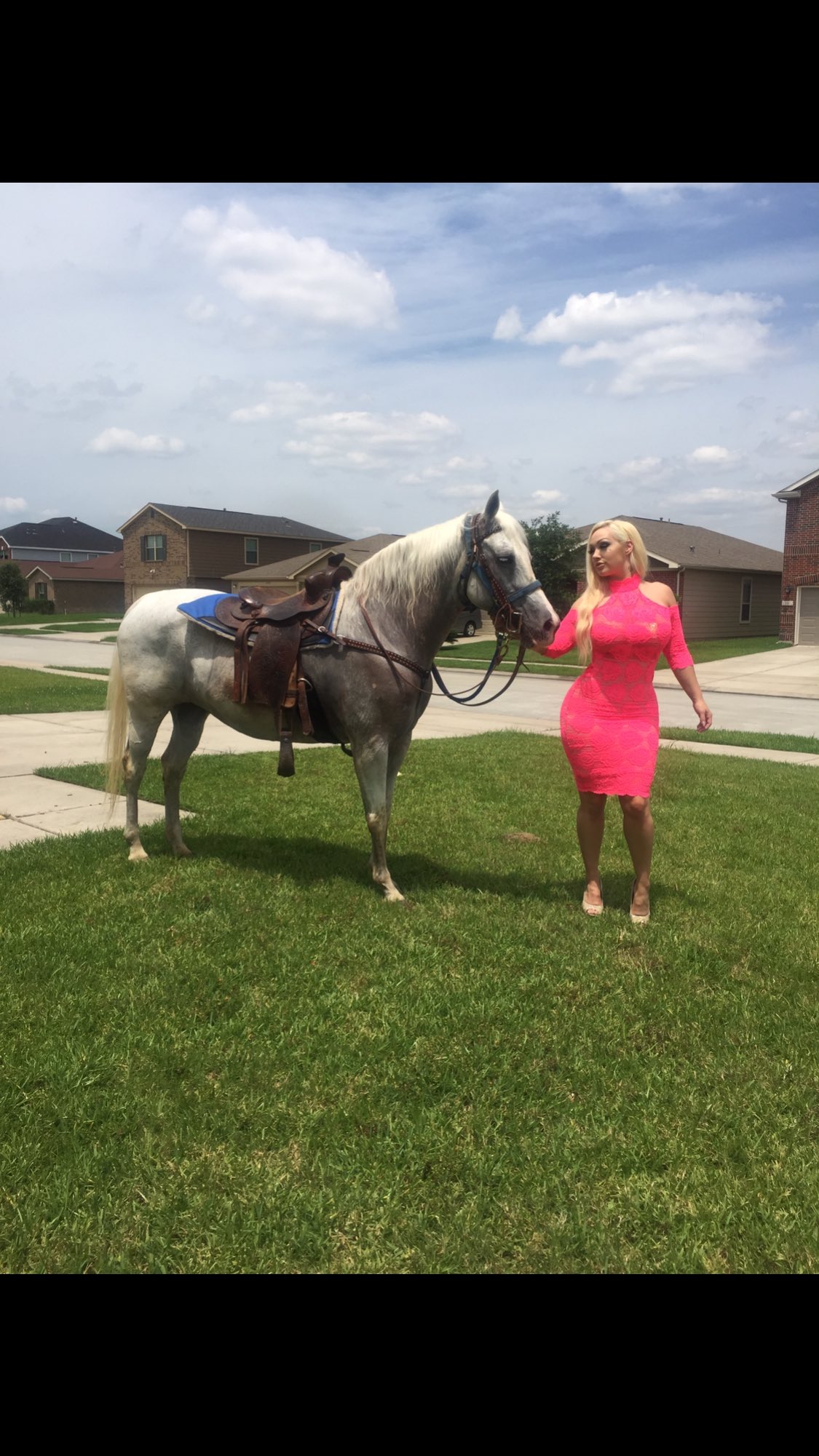 Tanya Lieder on Twitter: "Taking Joan for a stroll through the neighbor