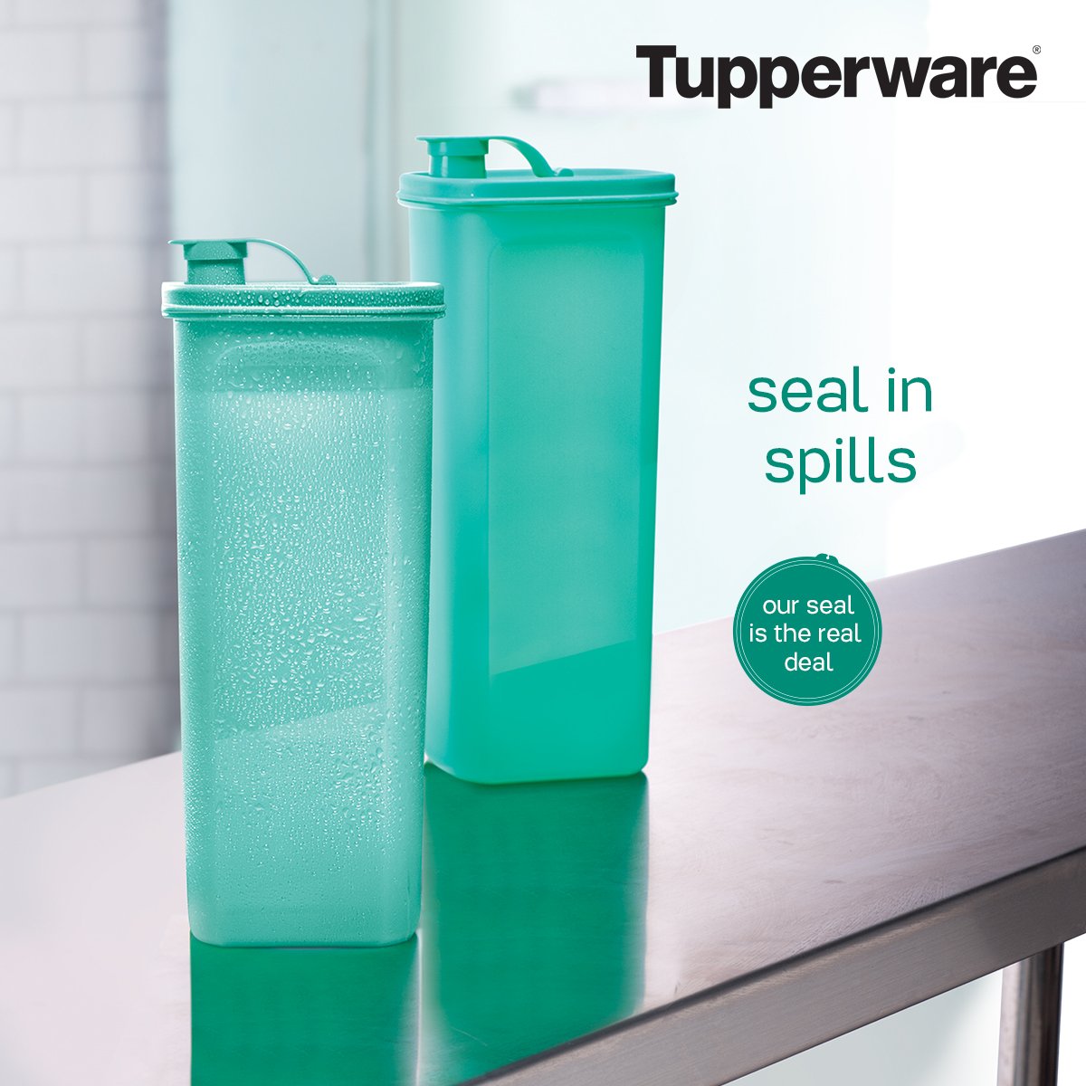 TupperBrandsph's tweet photo. The Fridge Water Bottle's liquid-tight seal and sleek spout makes pouring drinks easy! #TupperSeal #Tupperware #home https://t.co/PyhUywyv69