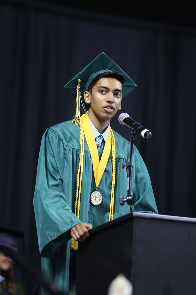 FremdClassOf16's tweet photo. View the beautiful pictures VIP captured for our graduation &amp; other memories from this year! https://t.co/jHOZMArfga https://t.co/UuxQLdpQv2
