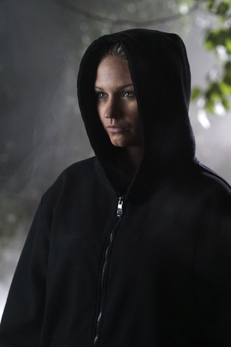 PLLonMax's tweet image. #6YearsOfPLL and we FINALLY know who A is! But who could Uber A be?! #PLL