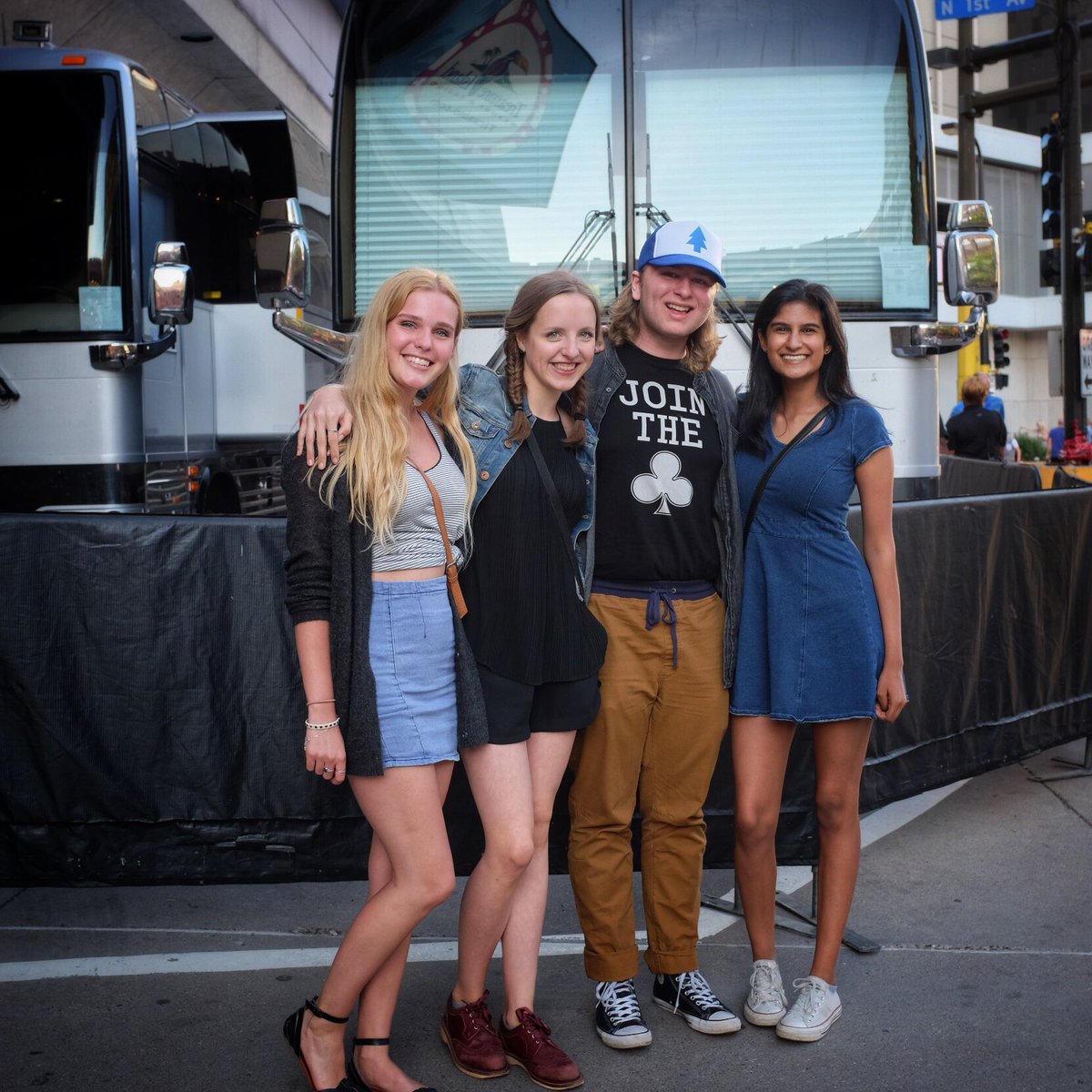 Go953mn's tweet photo. Looking fierce outside @macklemore x @RyanLewis 🙌 Have more pics?! Tag @Go953mn/#GoMacklemore to be featured! https://t.co/nXUGTsg4ng