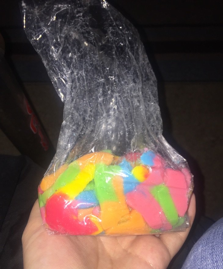ddeniisee_'s tweet image. When your gummy worms melt because it&apos;s too hot..... #AZproblems 😩
