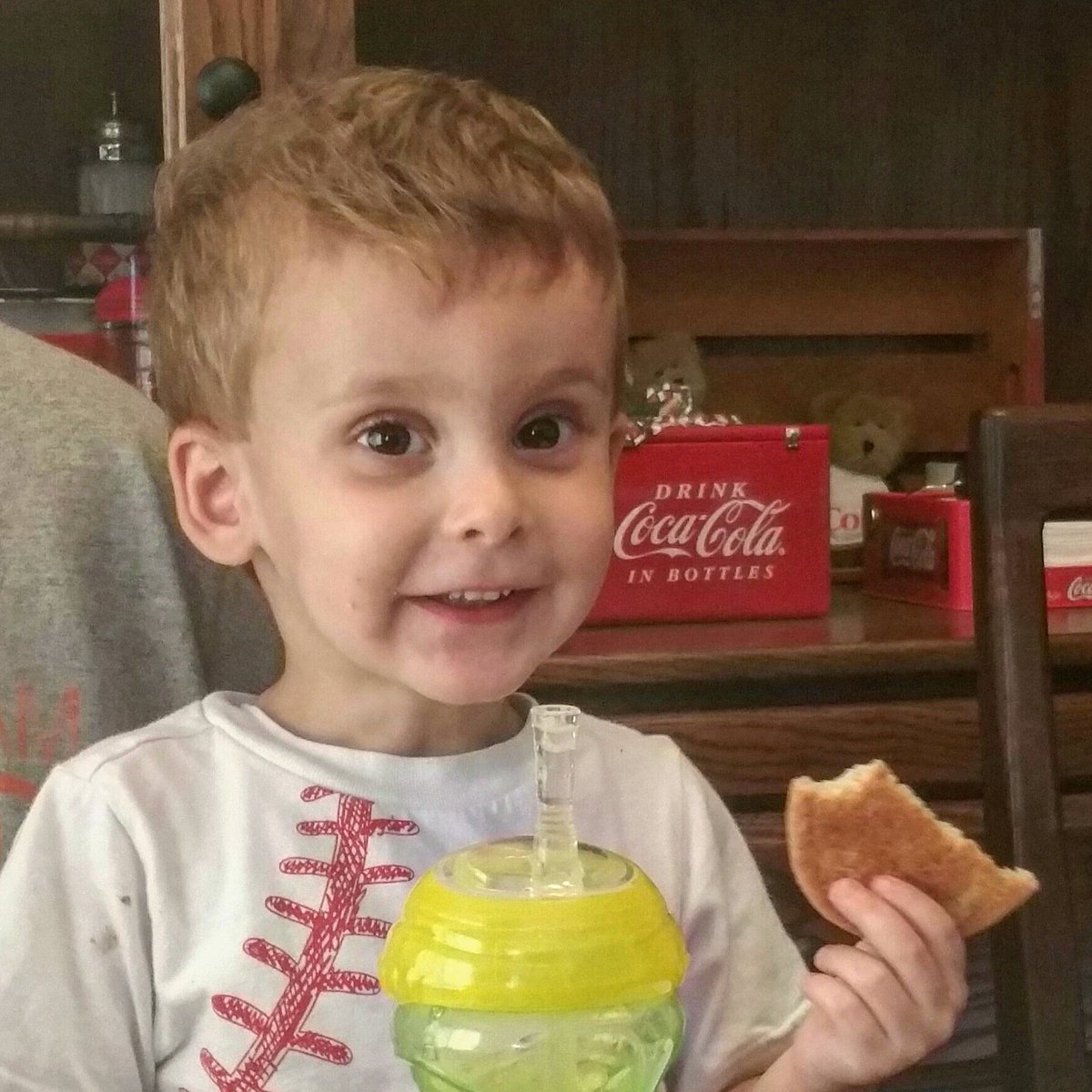 ncrow322's tweet photo. #cuteness #preciousAlec https://t.co/nX0YRz9TVs