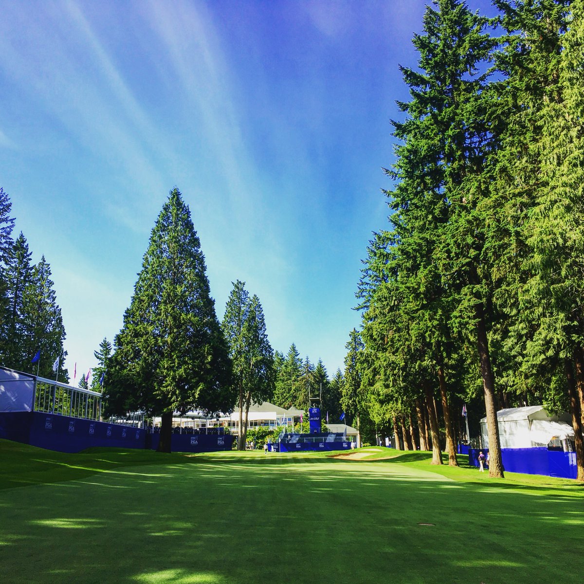 leelo03's tweet image. Pictures don't do Sahalee CC justice! Such an awesome finishing hole!😍 @KPMGWomensPGA @LPGA