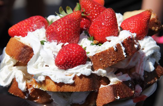 StrawberryFest2's tweet photo. Bring the family along to the #balboastrawberryfestival Encino 6/12 10-6pm 
https://t.co/DqJamFVwhp #thingstodoinLA https://t.co/E30VV6Ux47