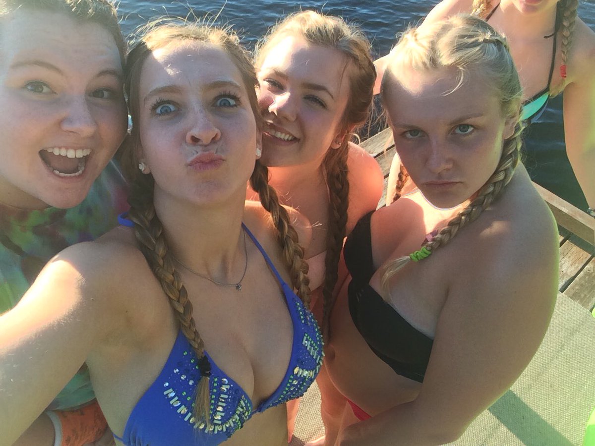 Hannah_Ness33's tweet photo. #NationalBestFriendsDay 💩💩💩💩💩💩💩❤️ https://t.co/jFruTmsrsW