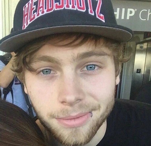 joyparksy's tweet photo. #MTVAwardsStar 5 Seconds Of Summer https://t.co/698iVs9aR7