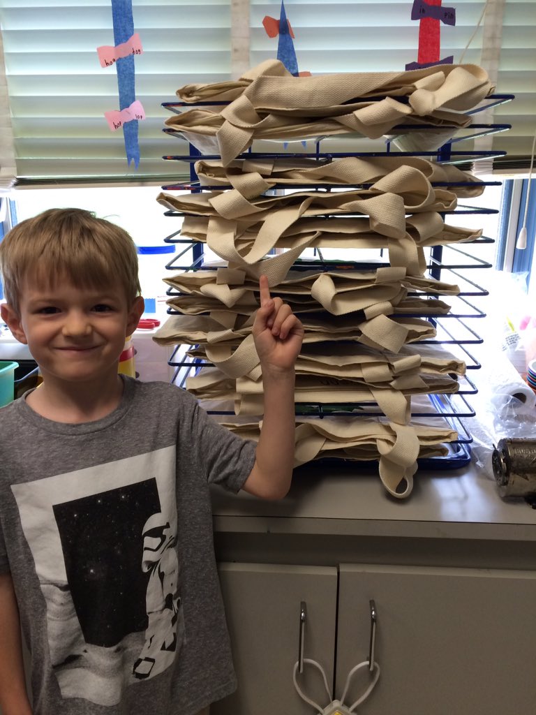 <a href="/AshlandMAFM/">AshlandMAFarmersMkt</a> my kindergarteners are getting ready for Saturday!
#reducereuserecycle
#AFMminigrant
#kindergartencares