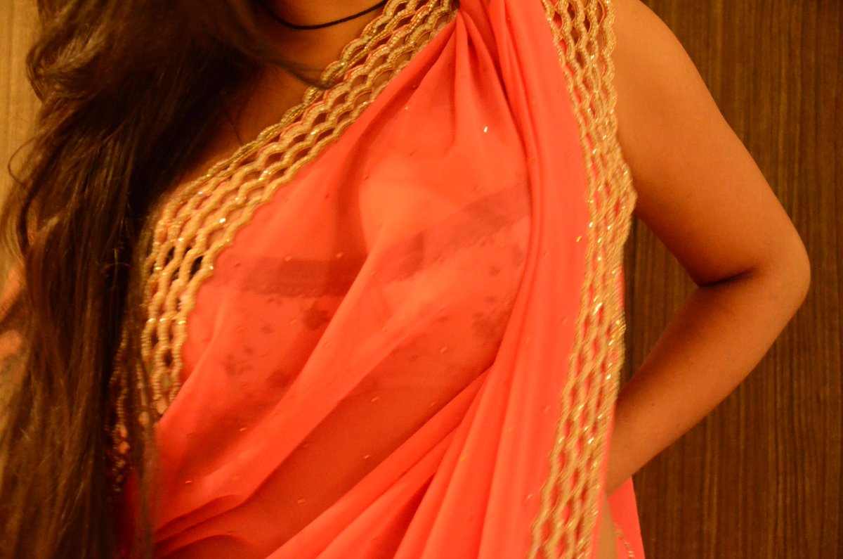 mayakaran30's tweet photo. #saree #indianexhibitionist #exhibitionist https://t.co/yb0eEHs1Sy