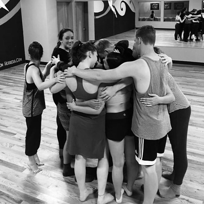 Kenzie86554163's tweet photo. Summer intensive #Day3Finished #AbsoluteDance 👯❤️ https://t.co/oocPjyyC3h