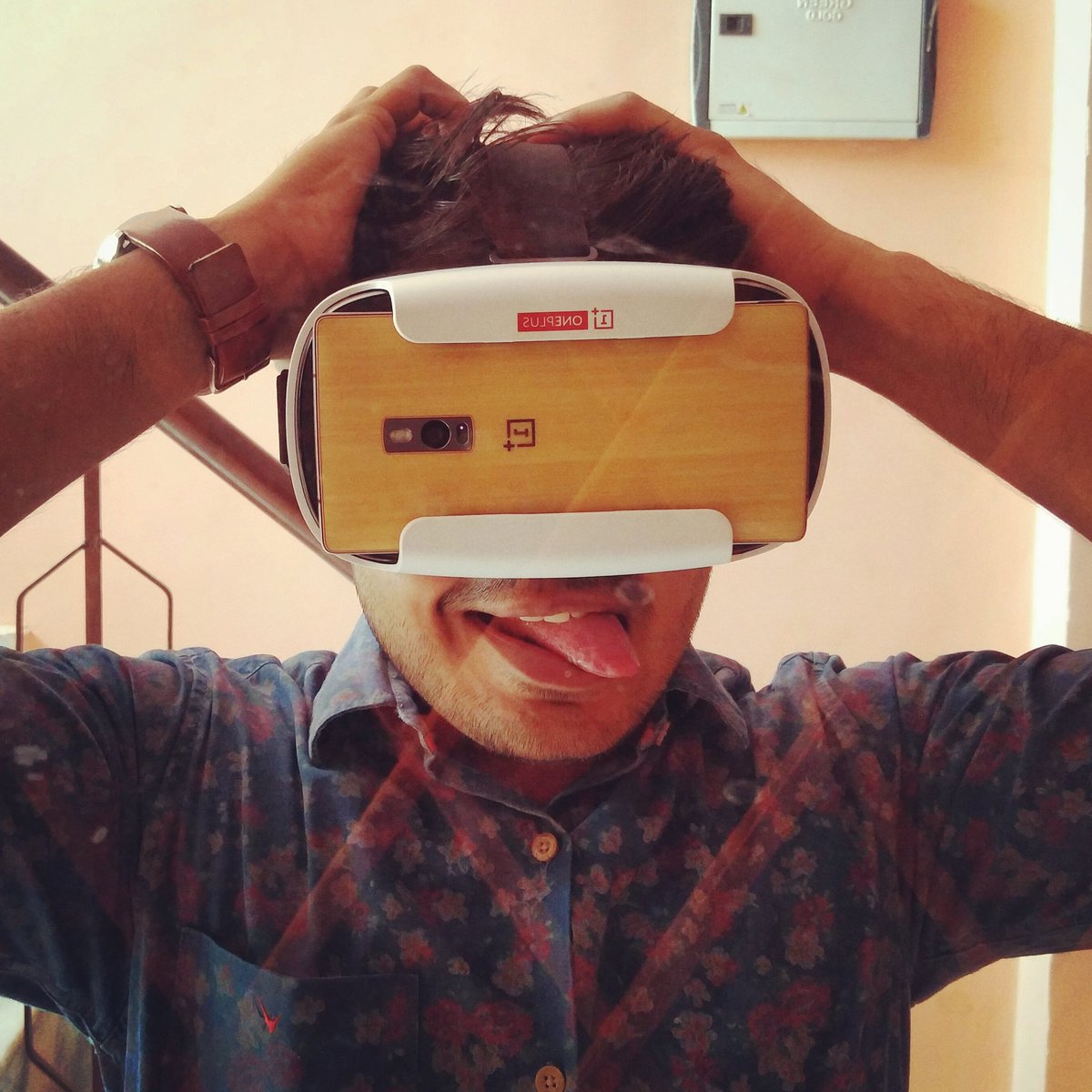 ashish_shuklaa's tweet image. @oneplus @OnePlus_IN #OnePlusLoopVR #oneplus2 #bamboostyleswap mirror Selfie