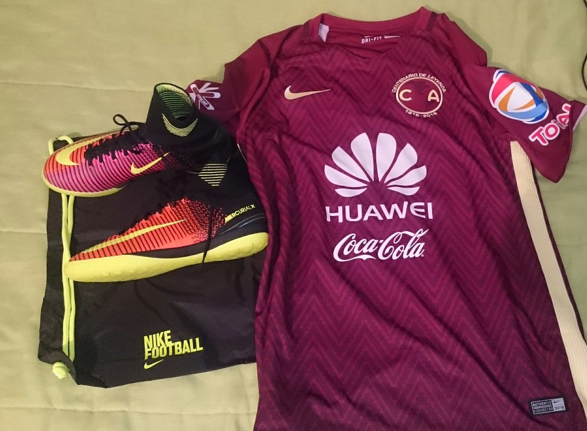 aricardo_m's tweet photo. @ClubAmerica @MoyMu23 @OribePeralta 
#CentenatioDeLeyenda #Kit2016 https://t.co/BdyjptPgcj