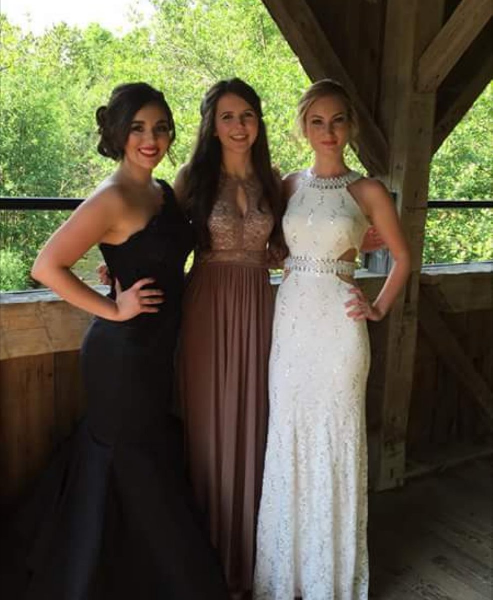 BeccaHardie's tweet photo. Happy Birthday Clauds!!🎉🎉 love ya💕 https://t.co/1v59RI8JT5