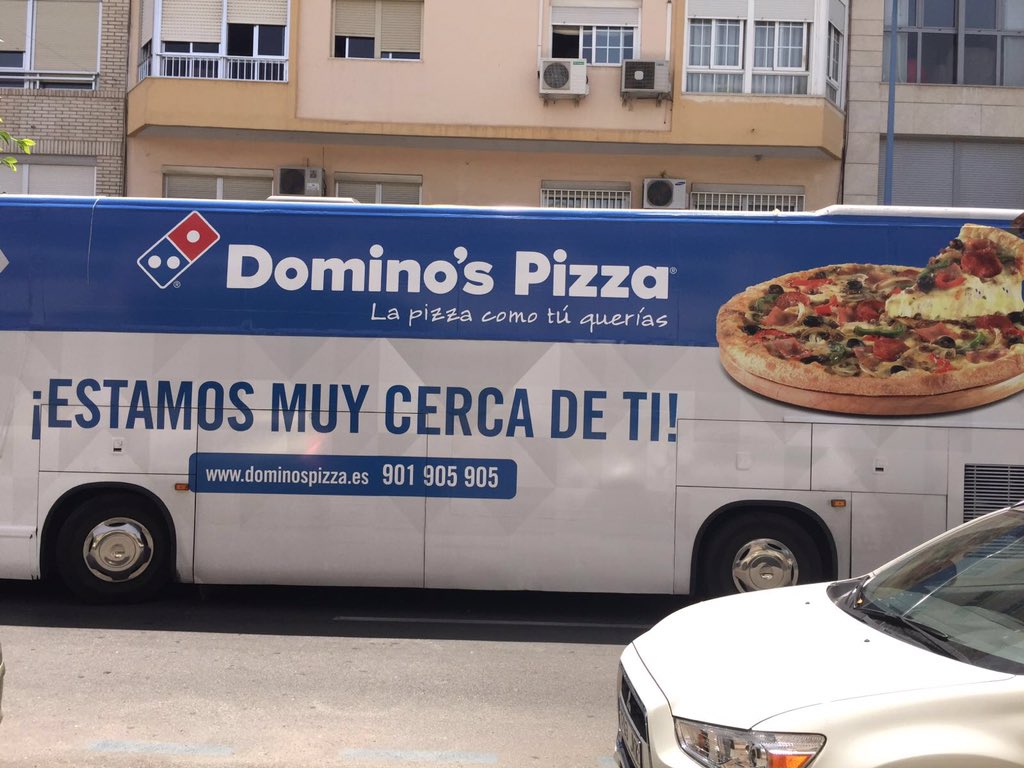 DominosPizza_ES's tweet image. Hasta el domingo en Almería, somos quienes nos acercamos a ti. ¡Búscanos por centro, paseo marítimo y por la uni!