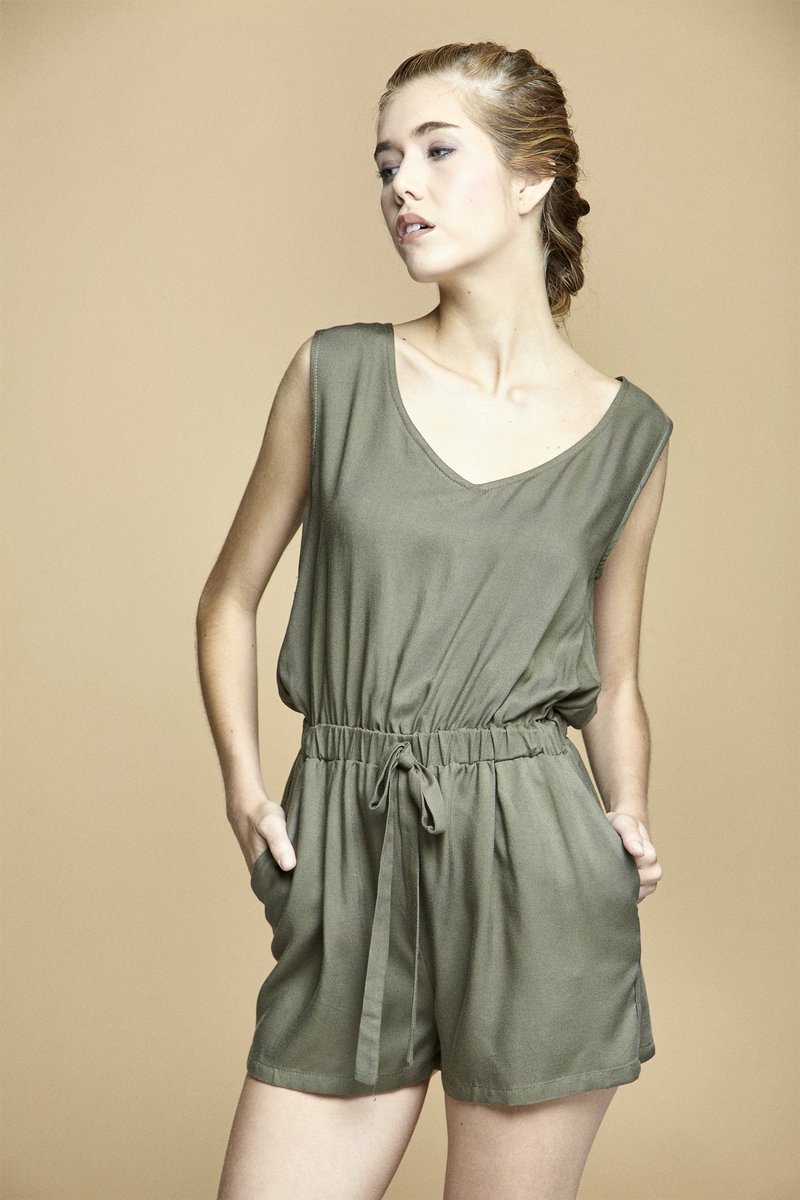 ClpShop's tweet photo. ¡Luce espalda este verano con este mono! #Moda #CLP #CLPshop #Clothes https://t.co/CAjKkuWFDy