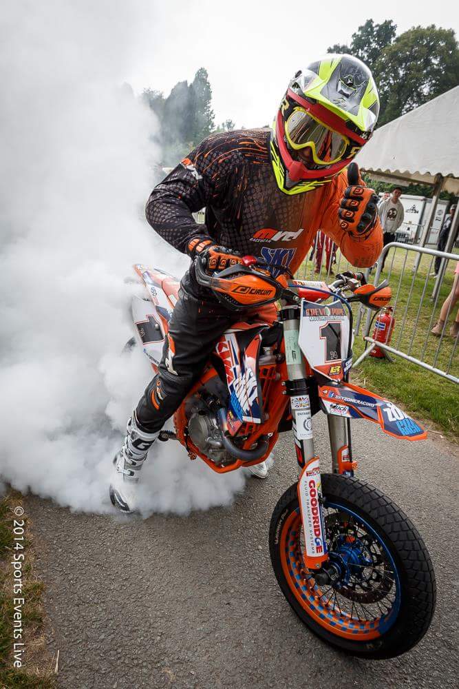 Tbt to the most fun event of the year.
The weekend starts now. @supermotouk <a href="/CholmondeleyPAS/">CPaS</a> 
#cpop