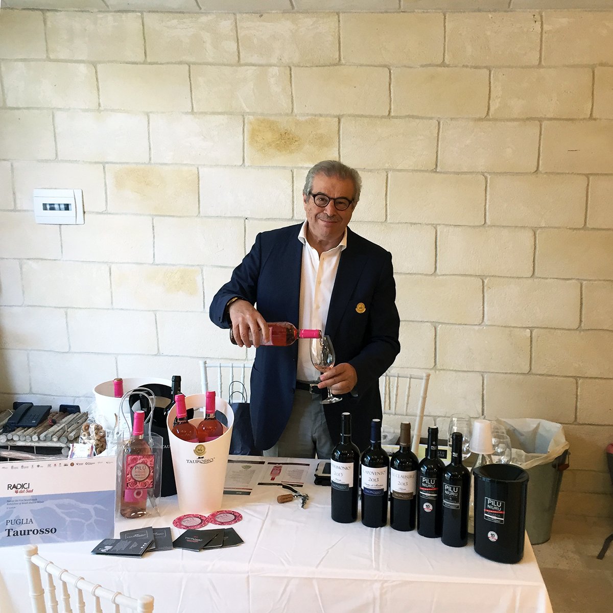 taurosso's tweet photo. Oggi #taurosso a #radicidelsud16 Incontri b2b con importatori presso Torre a Mare  (BA) https://t.co/nu7AC8y3Eh