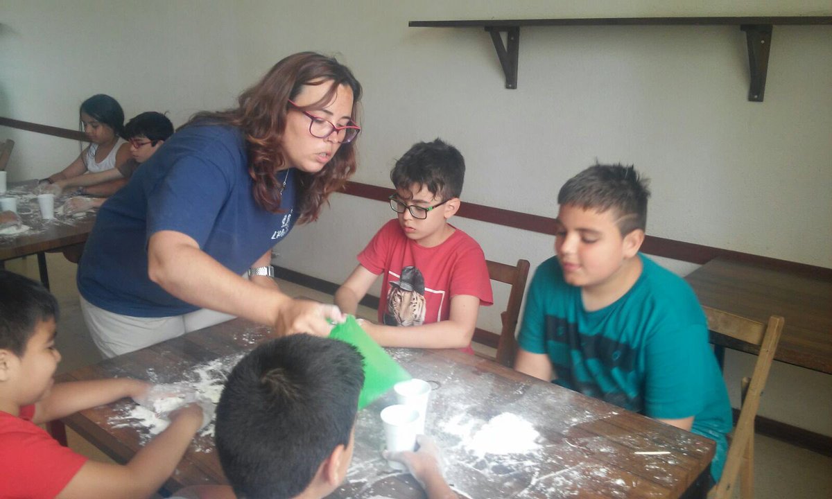 stgervasi's tweet photo. Ja hem fet la massa del pa!!#stgervasi  #colonias2016 https://t.co/fd0nxZEGqa