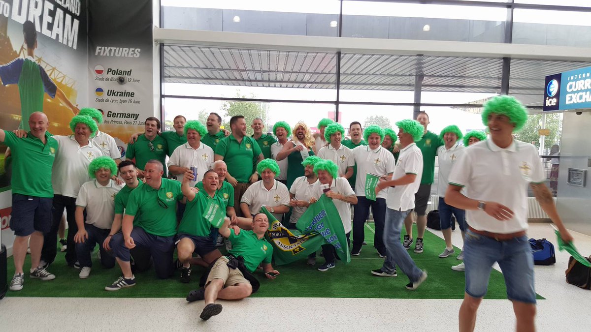 BelfastLive's tweet image. Here Oui Go! Northern Ireland &amp;amp; Republic of Ireland fans in great form @BelfastAirport this morning #NIR #IRL