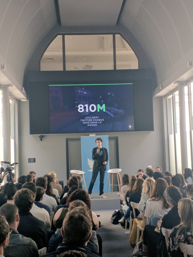 grosset's tweet photo. 810M utilisent @twitter dans le monde #LiveReach #CreativeBreakfast https://t.co/BBmBjLTs2c