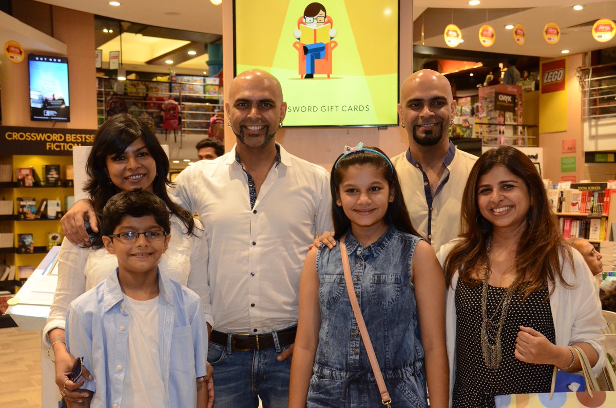 crossword_book's tweet photo. Launch of @anushkaplatypus's movie-novel #Dhanak by #NagesshKukunoor & stars of @Dhanakthefilm @KempsCorner https://t.co/FR05b1OAtr