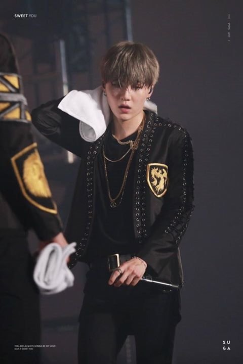 eviy_x's tweet photo. Acabei de aceitar o pedido de casamento com o chão@ImagineBitiesi #LoveBTS https://t.co/iPUWZipGlk