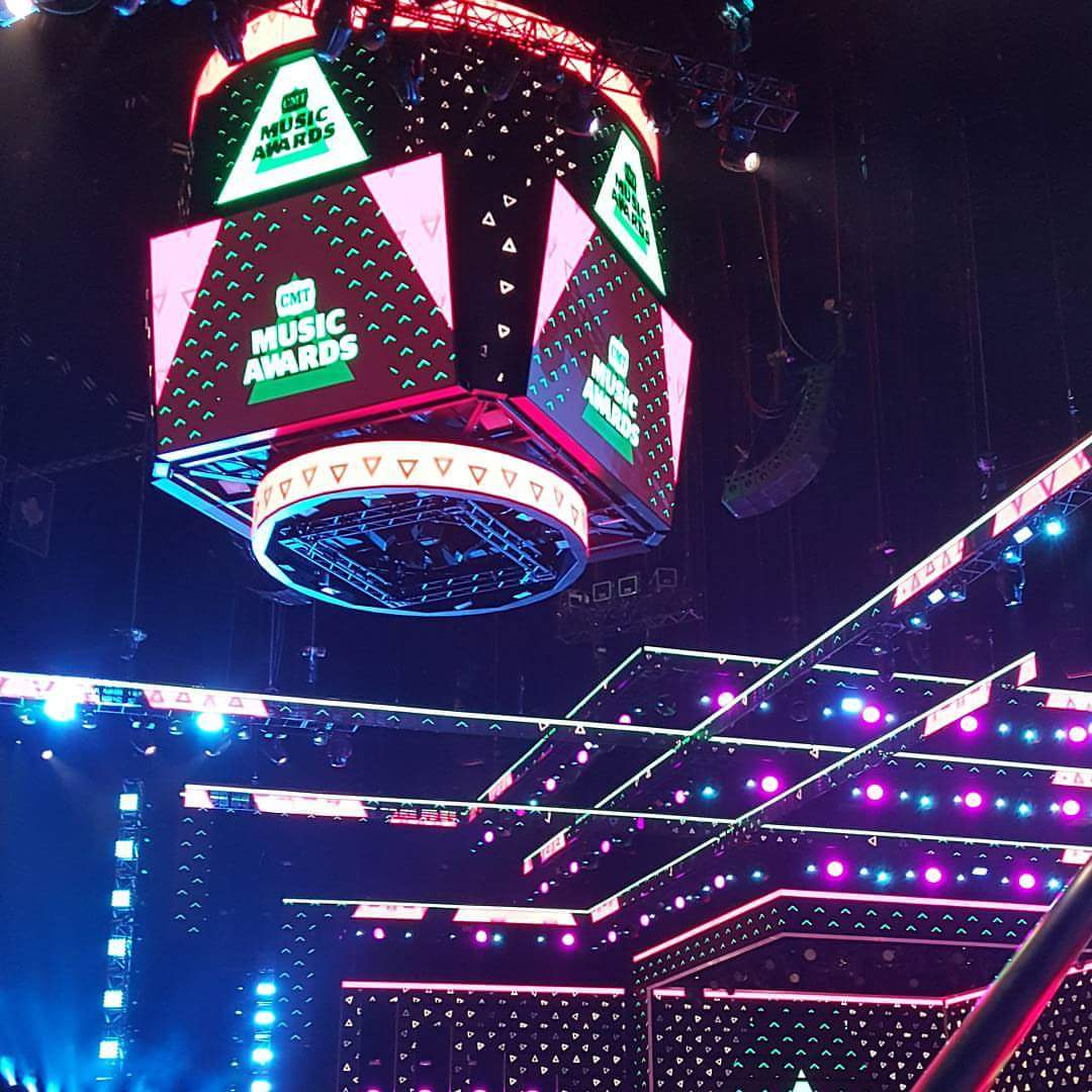 ABTSONG's tweet photo. Awesome night CMT Awards https://t.co/tnVp5nZEhH