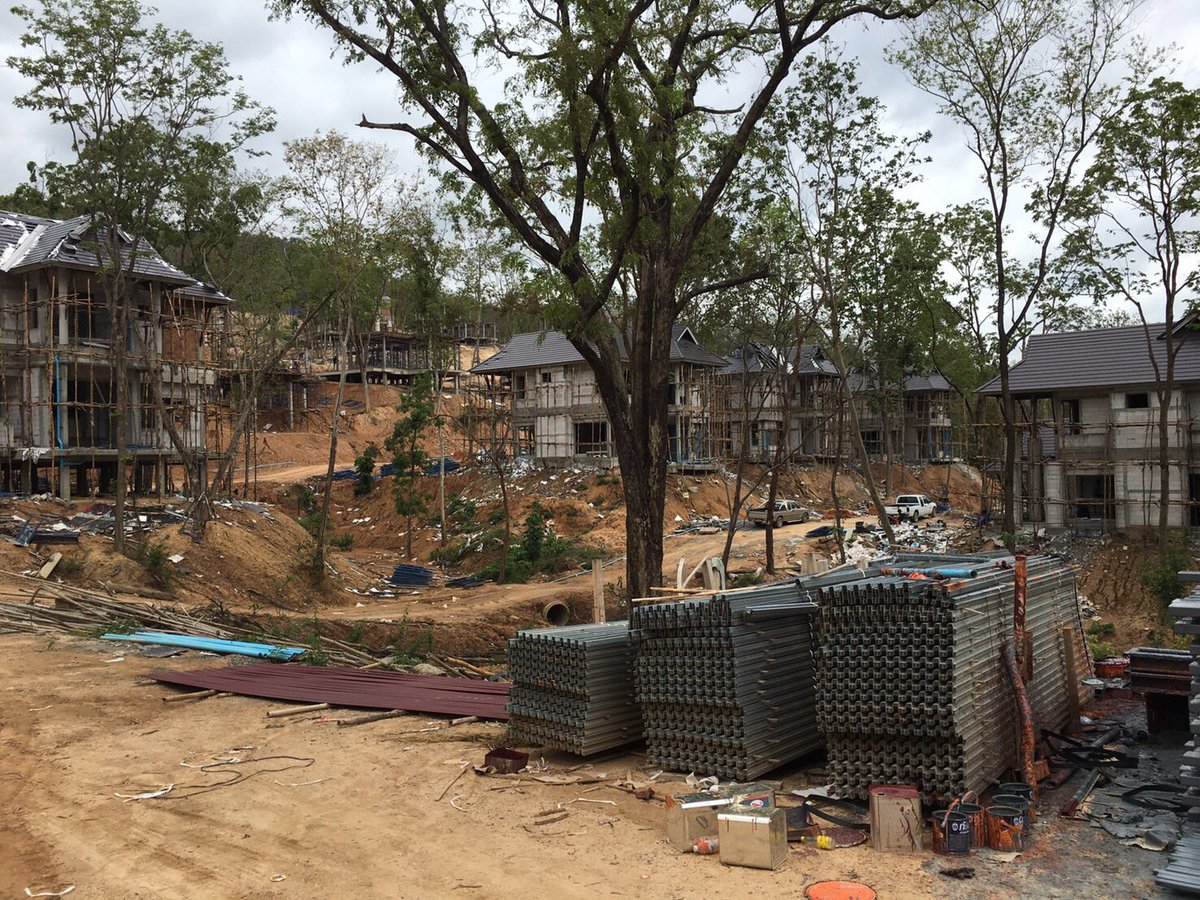 mike_chiangmai's tweet photo. นักอนุรักษ์และโลกโซเชียลแห่แชร์ภาพรุกพื้นที่ป่าดอยสุเทพสร้างบ้านพักศาล https://t.co/uu5yndqH6w via #เชียงใหม่ https://t.co/vn5yRAgZTZ