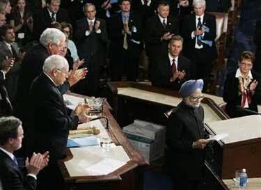 AMuskeeter's tweet image. भक्तों अमेरिकी संसद में पहली बार नरेंद्र मोदी के लिए तालियां बजती हुयी। #ModiInUS #ModiInMexico #ModiInUSCongress