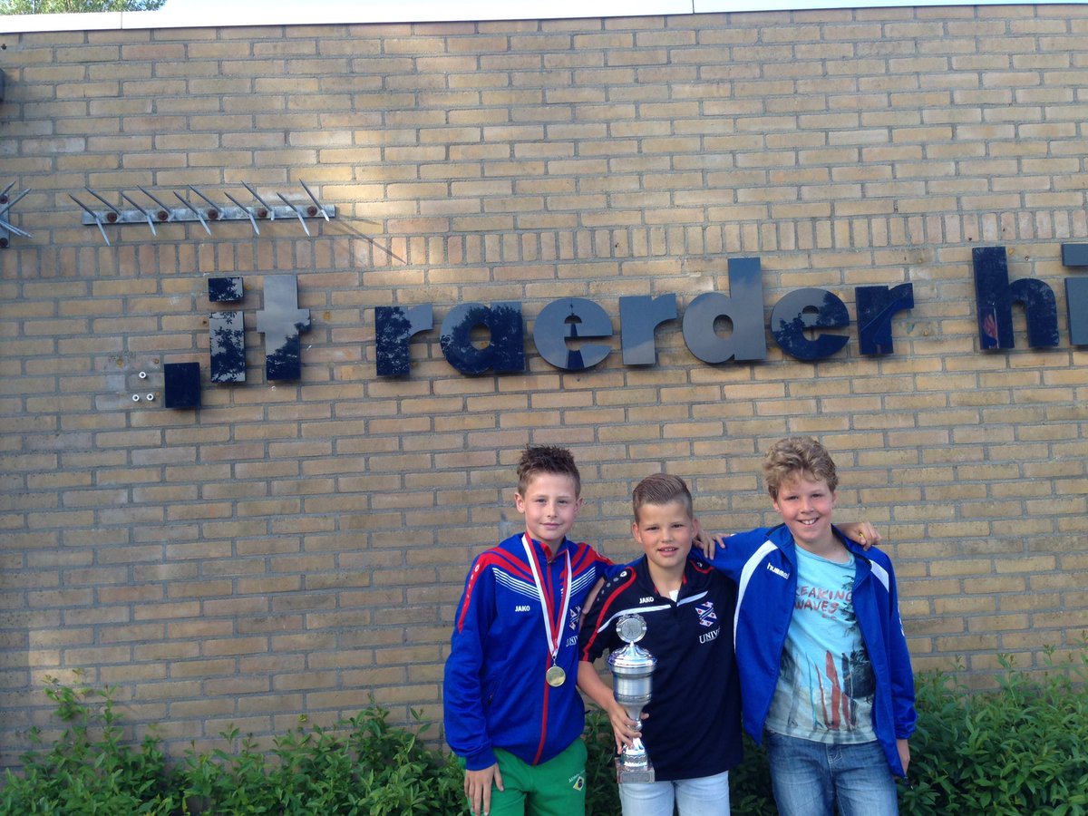 ObsRaerderhiem's tweet photo. Deze toppers hebben het schoolkampioenschap keatsen in Wergea gewonnen!! #trots #keatsen #kampioen #odysseescholen https://t.co/Pwl5j6nsMj