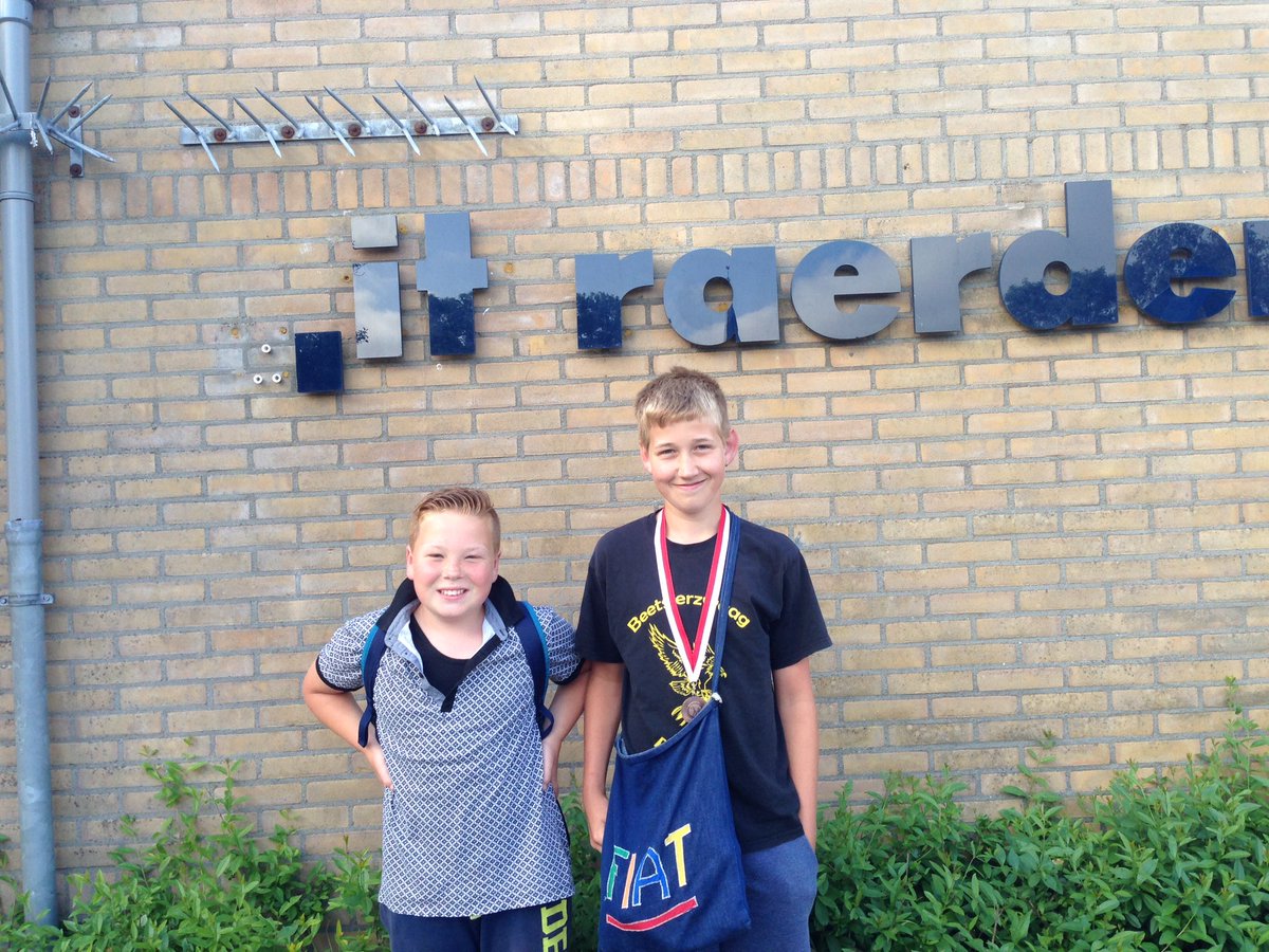 ObsRaerderhiem's tweet photo. En deze toppers zijn 3e geworden! #trots #schoolkaatsen #keatsen #wergea #odysseescholen https://t.co/Wc7miDnV4Z