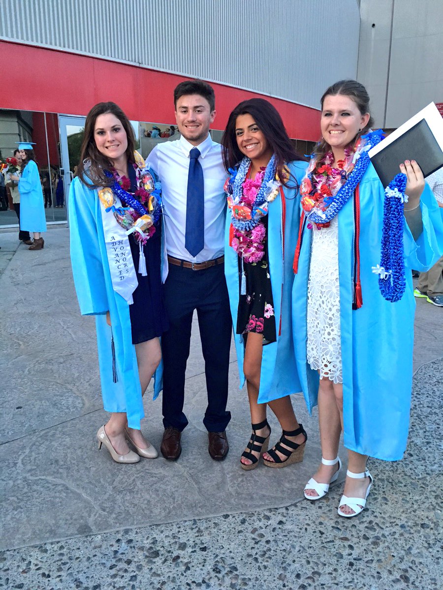 dopeelb's tweet image. My people are the best people. So glad to have finished with them by my side #wegraduated #2016 🎓💙💙💙💙