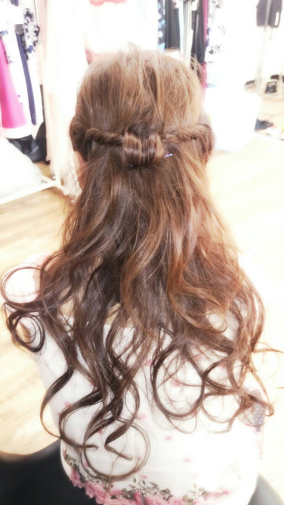 ゴルフ女子 かなへい 高知がーる 昨日の Rich Or Die の撮影でしてもらった髪型 ねじねじくるくるお気に入り ドレスに合うヘアスタイル ドレス ブランド 撮影 Hair ヘアアレンジ 髪型 ねじねじヘア ヘアスタイル 巻き髪 T