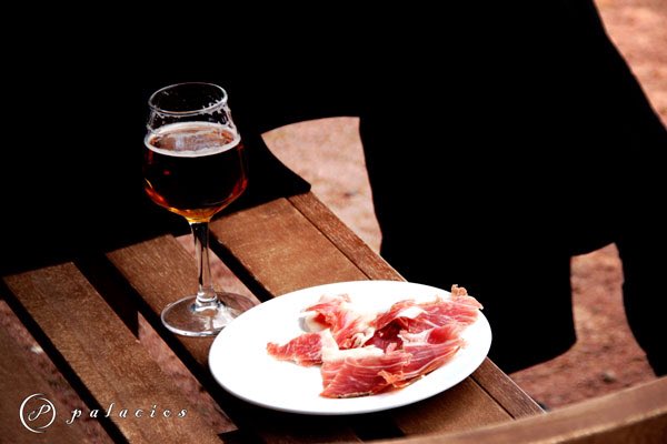 Remedio casero para estos días de calor...
¡¡Cerveza bien fría + jamón recién cortado!! 😜

ibericoplacer.com