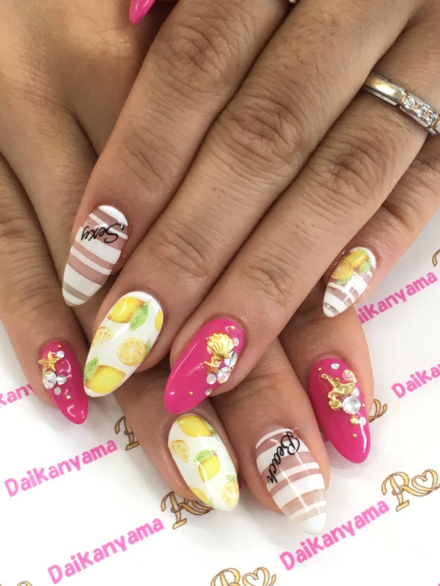 レモン柄ネイル