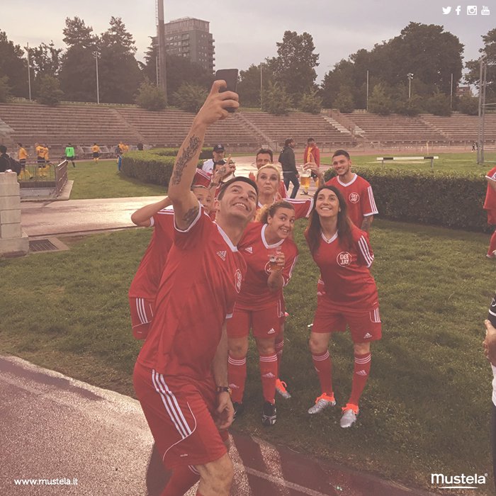 Mustela_Italia's tweet photo. La photogallery dell'#ArenaCup 2016! (parte 3) #MustelaPerMe #TeamDeejay #BaciDaSarajevo https://t.co/PtEOMawA2I