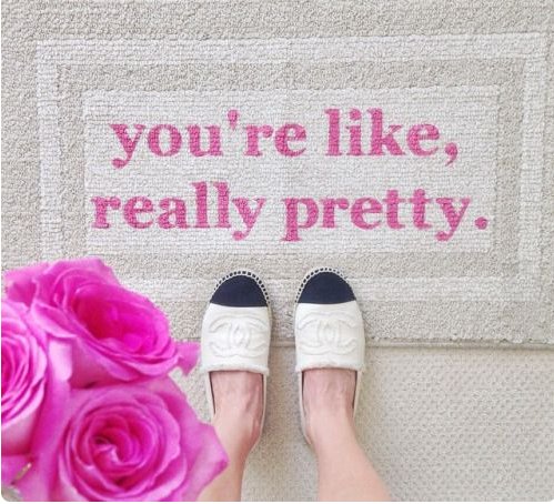 RareLondon's tweet photo. 💗🌺🌸🎀 Happy Thursday Gang. 💗🌺🌸🎀 #YourPretty #Thursday #PreWeekendMood https://t.co/Q6UOWnEOrd