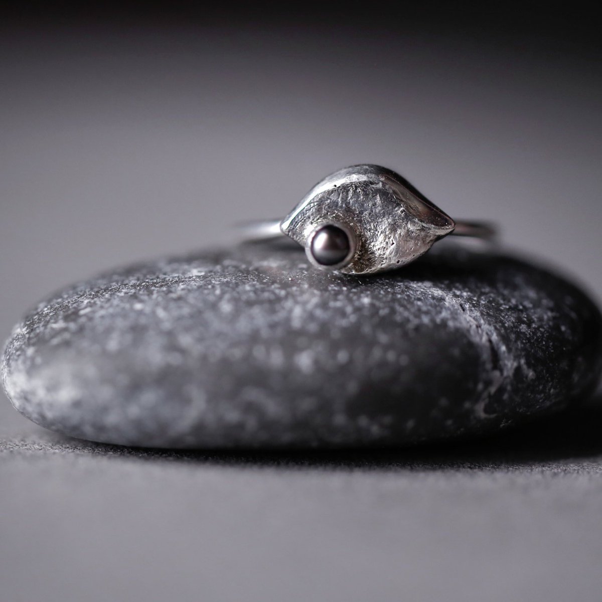 rethink_gold's tweet photo. Simple black pearl silver ring, Handcrafted Artisan Ring, etch… https://t.co/8tjFhLNzPU #shoponline #handmadejewelry https://t.co/MFoW9xb478